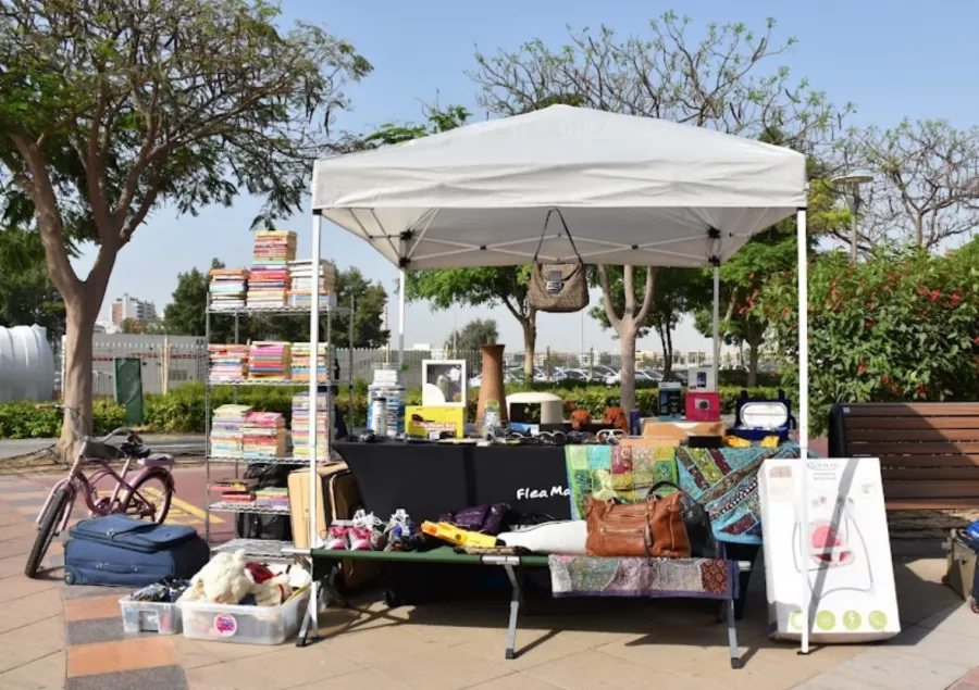 Блошиный рынок Dubai Flea Market в Дубаи: Shopping , Market , Souk, Souvenirs, Магазин , Рынок , Tourists , Блошиный Рынок , Сувениры , Одежда , Шоппинг ,