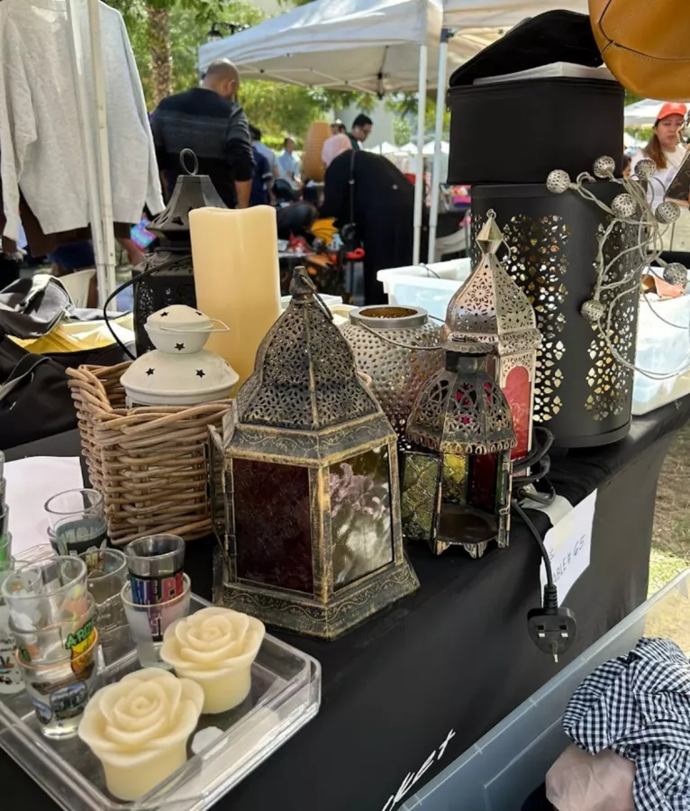 Блошиный рынок Dubai Flea Market в Дубаи: Shopping , Market , Souk, Souvenirs, Магазин , Рынок , Tourists , Блошиный Рынок , Сувениры , Одежда , Шоппинг ,