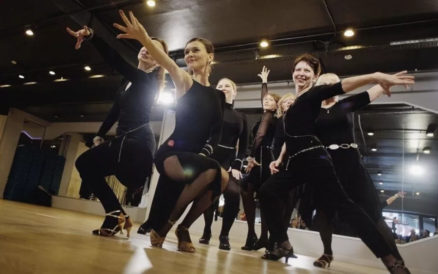Школа танца Академия танца на Шолохова в Москве: High heels, Джаз-фанк, Дэнсхолл, Контемп, Румба, Развиваться, Фитнес, Pole Dance, Детские танцы, Брейк-данс, Латина, Воздушная гимнастика,