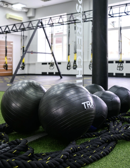 Студия растяжки и функционального тренинга Topstretching на Большой Дмитровке в Москве: Танцевальные программы, TRX тренировки, Развиваться, Фитнес, Массаж, Йога, Фитнес для беременных, Стретчинг, Кроссфит, Персональный тренер, Пилатес,