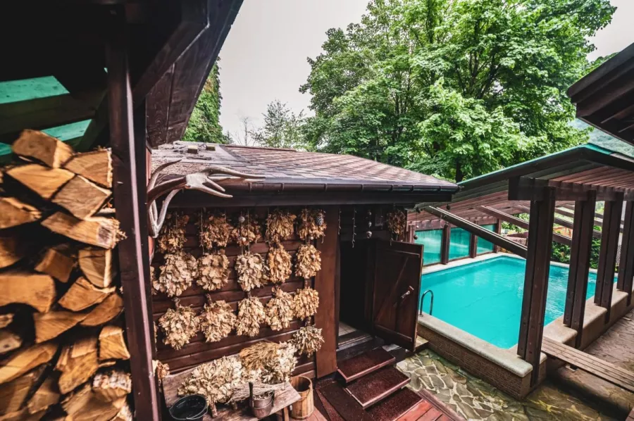 Баня на Горном воздухе в Красной Поляне: Баня, Бассейн, Виды,