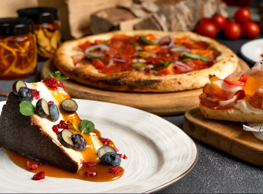 Кафе Polyana vue в Красной Поляне: Еда, Еда навынос, Пицца, Кафе, Салаты, Бар, Десерты, Коктейли, Итальянская кухня, Ресторан, Завтрак,