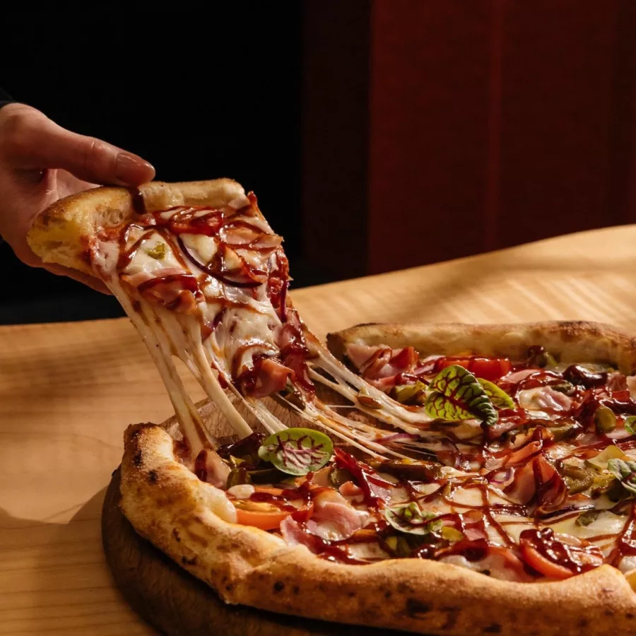 Кафе Polyana vue в Красной Поляне: Еда, Еда навынос, Пицца, Кафе, Салаты, Бар, Десерты, Коктейли, Итальянская кухня, Ресторан, Завтрак,