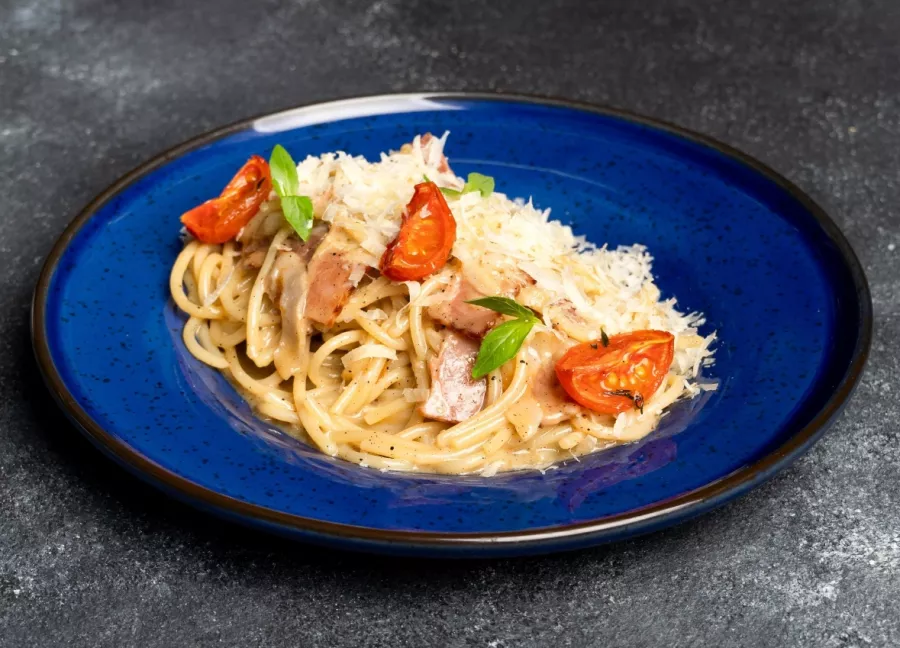 Кафе Polyana vue в Красной Поляне: Еда, Еда навынос, Пицца, Кафе, Салаты, Бар, Десерты, Коктейли, Итальянская кухня, Ресторан, Завтрак,