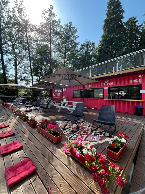 Точка быстрого питания Vinogradov Pastry bistro в Красной Поляне: Круассаны, Быстрое питание , Еда навынос , Сэндвичи , Десерты , Что покушать , Быстрый перекус, Кофе, Чай, Напитки, Еда с собой , Кофе с собой , Летняя терраса , Веранда,
