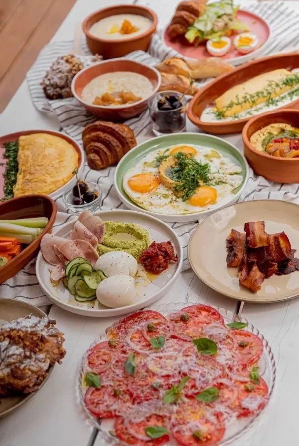Точка быстрого питания Vinogradov Pastry bistro в Красной Поляне: Круассаны, Быстрое питание , Еда навынос , Сэндвичи , Десерты , Что покушать , Быстрый перекус, Кофе, Чай, Напитки, Еда с собой , Кофе с собой , Летняя терраса , Веранда,