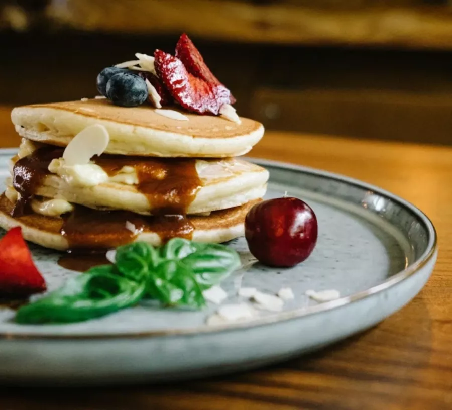 Кафе Дом лесника в Красной Поляне: Еда навынос, Доставка, Авторская кухня, Завтрак, Салаты, Мясо, Виды, Оплата картой, Еда,