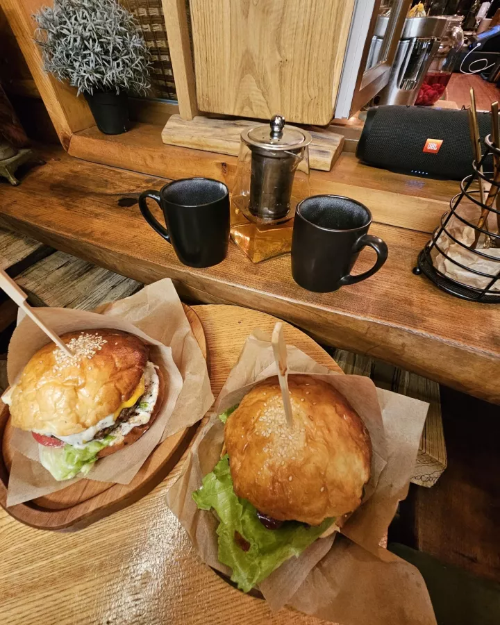 Кафе Дом лесника в Красной Поляне: Еда навынос, Доставка, Авторская кухня, Завтрак, Салаты, Мясо, Виды, Оплата картой, Еда,