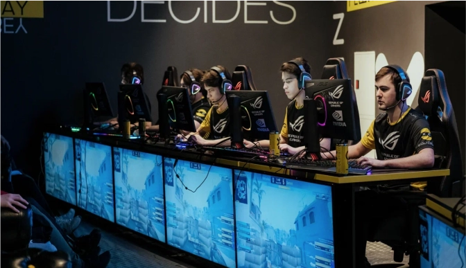 Компьютерный клуб Colizeum на Красноармейской в Ростове-на-Дону: Киберспорт, Games, Ставкинакиберспорт, Компьютер, Csgo, Dota, Команды, Соревнования,