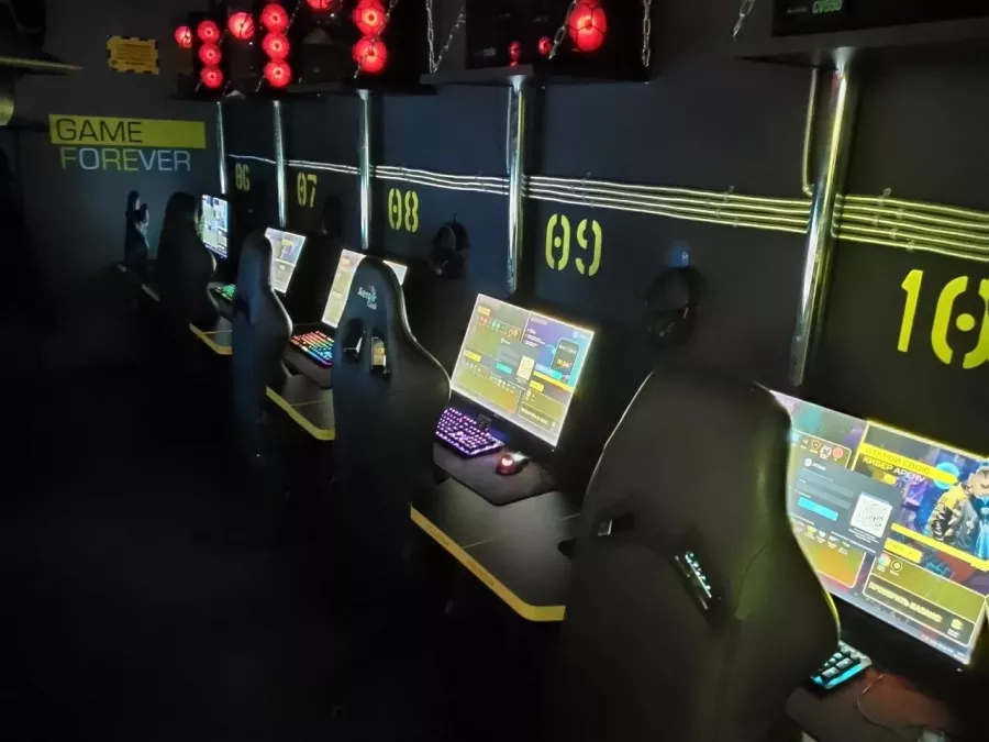 Компьютерный клуб Colizeum на МКАДе в Москве: Киберспорт, Games, Ставкинакиберспорт, Компьютер, Csgo, Dota, Команды, Соревнования,