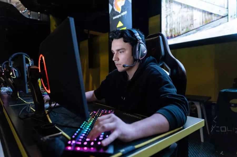 Компьютерный клуб Colizeum на Кавказском в Москве: Киберспорт, Games, Ставкинакиберспорт, Компьютер, Csgo, Dota, Команды, Соревнования,