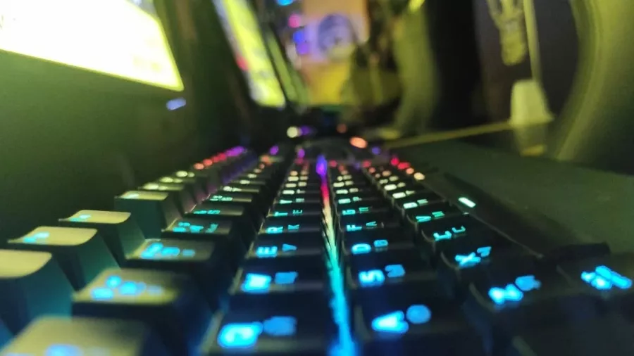 Компьютерный клуб Colizeum на Каширском в Москве: Компьютерный клуб, Киберспорт, Соревнования,