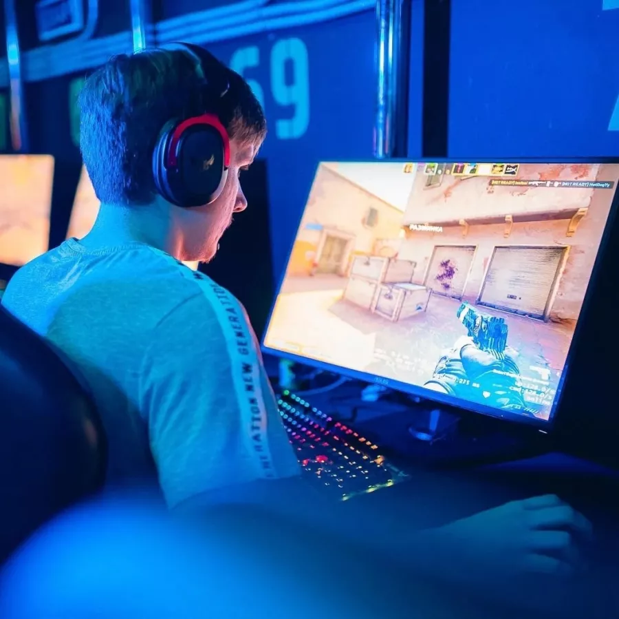 Компьютерный клуб Colizeum на Каширском в Москве: Компьютерный клуб, Киберспорт, Соревнования,