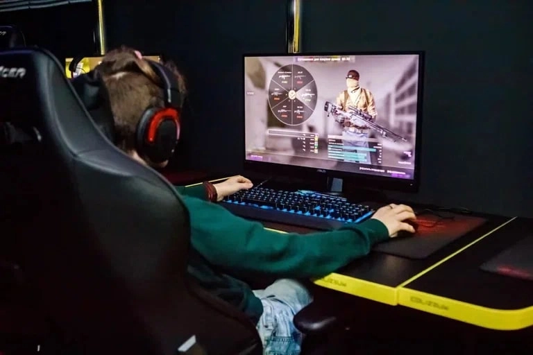 Компьютерный клуб Colizeum на Вернадского в Москве: Киберспорт, Компьютерный клуб, Соревнования,