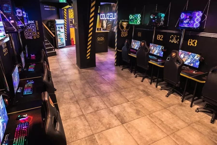 Компьютерный клуб Colizeum на Достоевского в Владивостоке: Киберспорт, Games, Ставкинакиберспорт, Компьютер, Csgo, Dota, Команды, Соревнования,