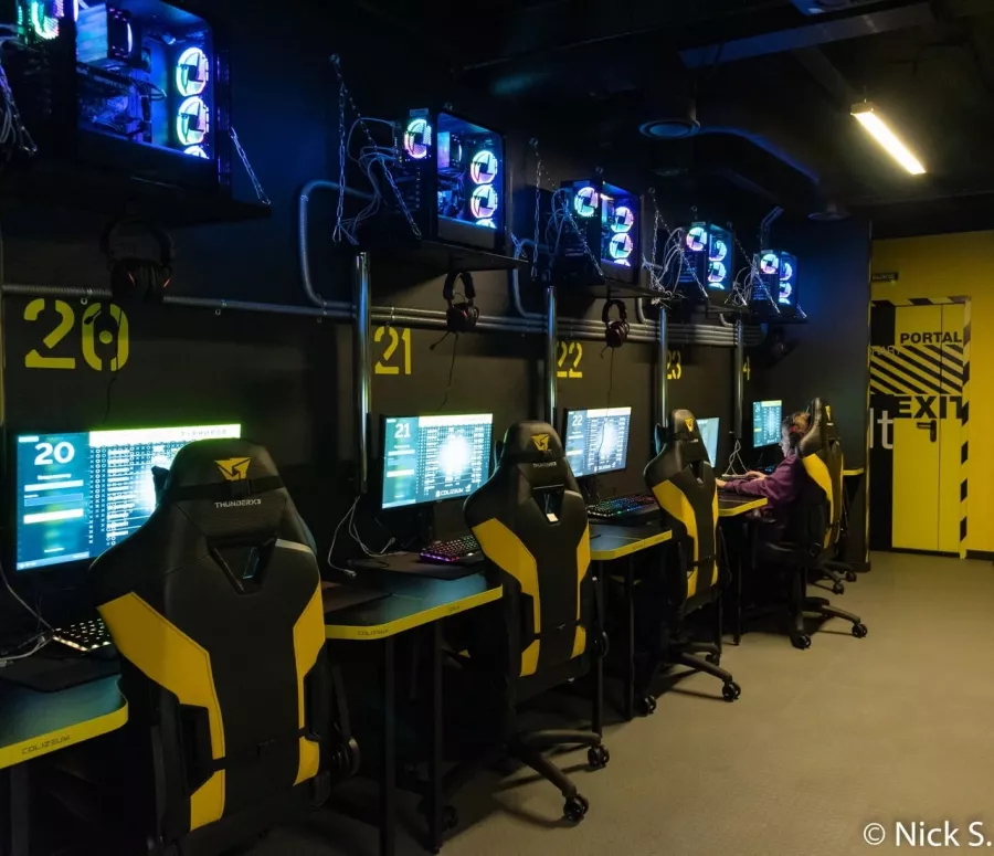 Компьютерный клуб Colizeum на Комендантской в Санкт-Петербурге: Киберспорт, Games, Ставкинакиберспорт, Компьютер, Csgo, Dota, Команды, Соревнования,