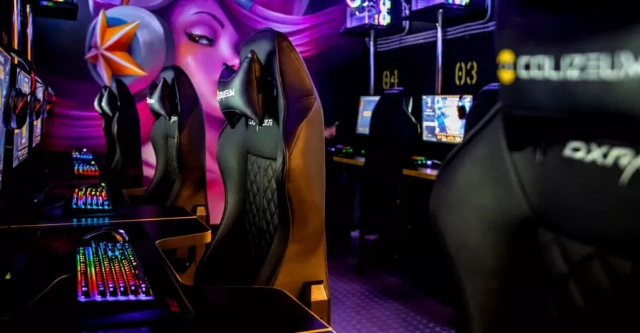 Компьютерный клуб Colizeum на Комендантской в Санкт-Петербурге: Киберспорт, Games, Ставкинакиберспорт, Компьютер, Csgo, Dota, Команды, Соревнования,