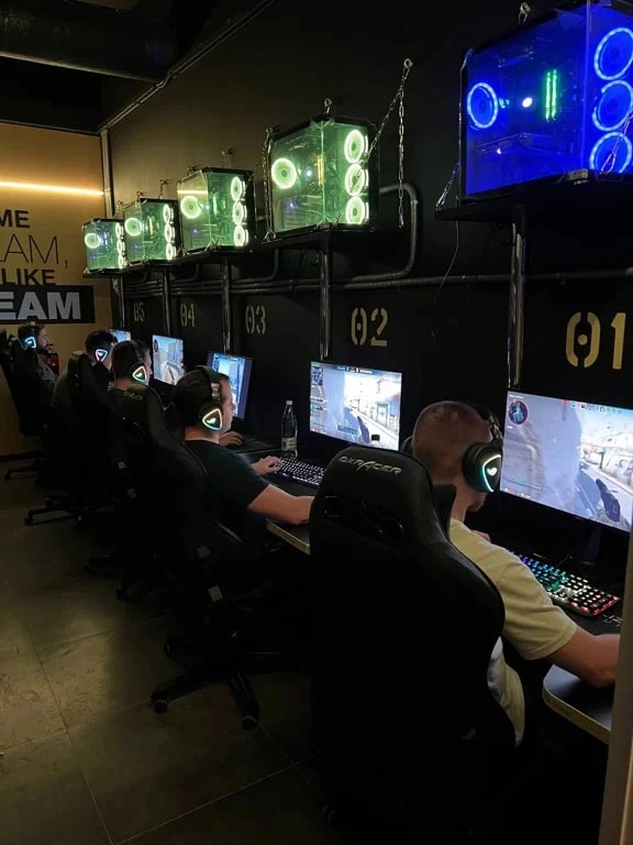 Компьютерный клуб Colizeum на Торжковской в Санкт-Петербурге: Киберспорт, Games, Ставкинакиберспорт, Компьютер, Csgo, Dota, Команды, Соревнования,