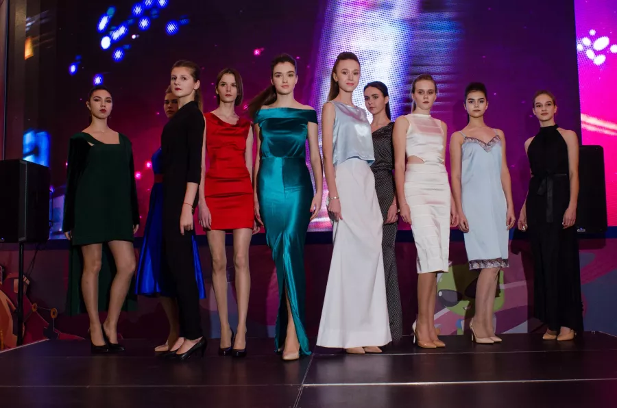 Модельное агентство Show Models в Краснодаре: Модно, Модница, Модельное агентство , Фотопозирование, Подиум, Показ мод, Модель, Стать моделью,