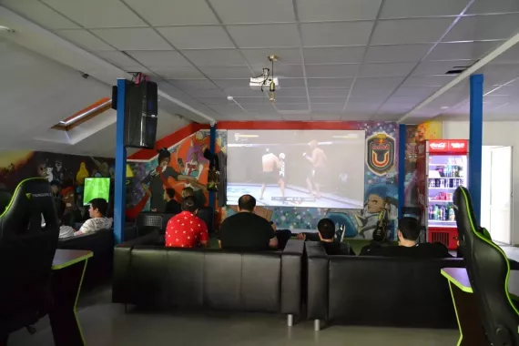 Компьютерный клуб "Кибер Арена"