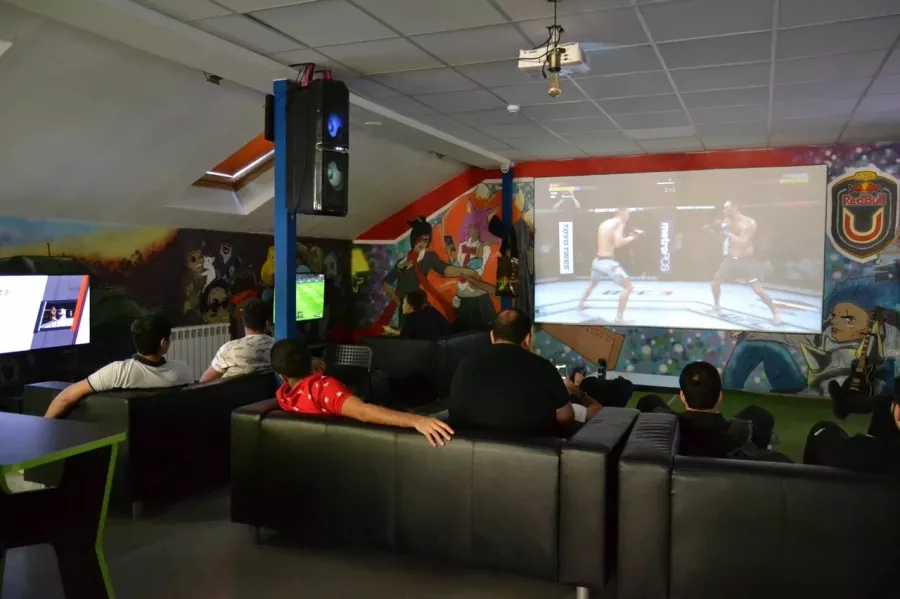 Компьютерный клуб Кибер Арена в Ростове-на-Дону: Киберспорт, Games, Ставкинакиберспорт, Компьютер, Csgo, Dota, Команды, Соревнования,