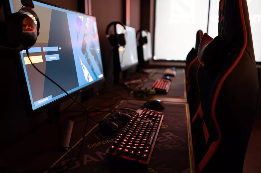 Компьютерный клуб United Gamers в Ростове-на-Дону: Киберспорт, Games, Ставкинакиберспорт, Компьютер, Csgo, Dota, Команды, Соревнования,