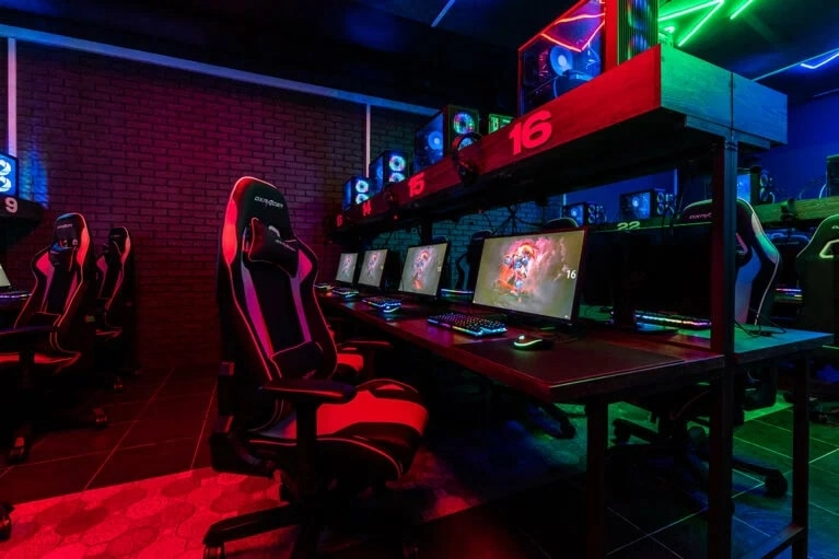 Компьютерный клуб Шторм в Владивостоке: Киберспорт, Games, Ставкинакиберспорт, Компьютер, Csgo, Dota, Команды, Соревнования,
