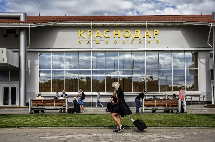 Аэропорт Пашковский в Краснодаре: Аэропорт, На свежем воздухе, Полёт, Самолёт, Воздух, Билет, Вертолёт, Рейс, Багаж, Терминал, Чилим, Шасси, Турист, Аэрофлот, Лайнер,