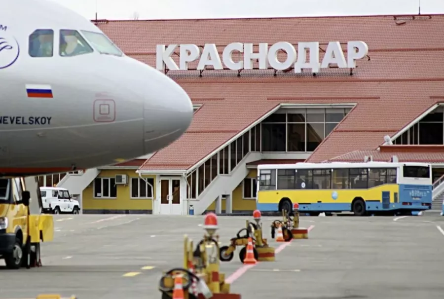 Аэропорт Пашковский в Краснодаре: Аэропорт, На свежем воздухе, Полёт, Самолёт, Воздух, Билет, Вертолёт, Рейс, Багаж, Терминал, Чилим, Шасси, Турист, Аэрофлот, Лайнер,