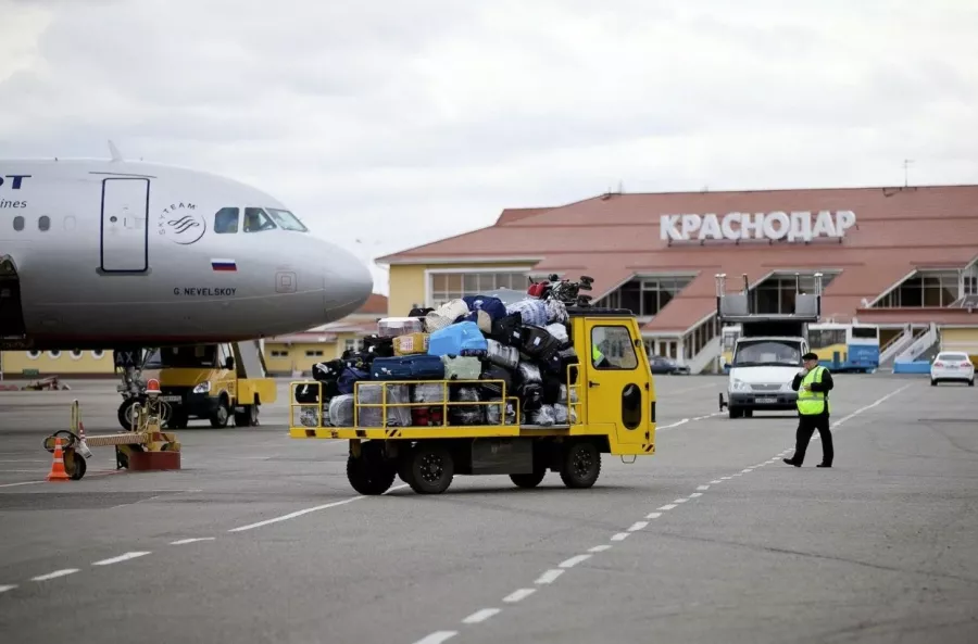 Аэропорт Пашковский в Краснодаре: Аэропорт, На свежем воздухе, Полёт, Самолёт, Воздух, Билет, Вертолёт, Рейс, Багаж, Терминал, Чилим, Шасси, Турист, Аэрофлот, Лайнер,