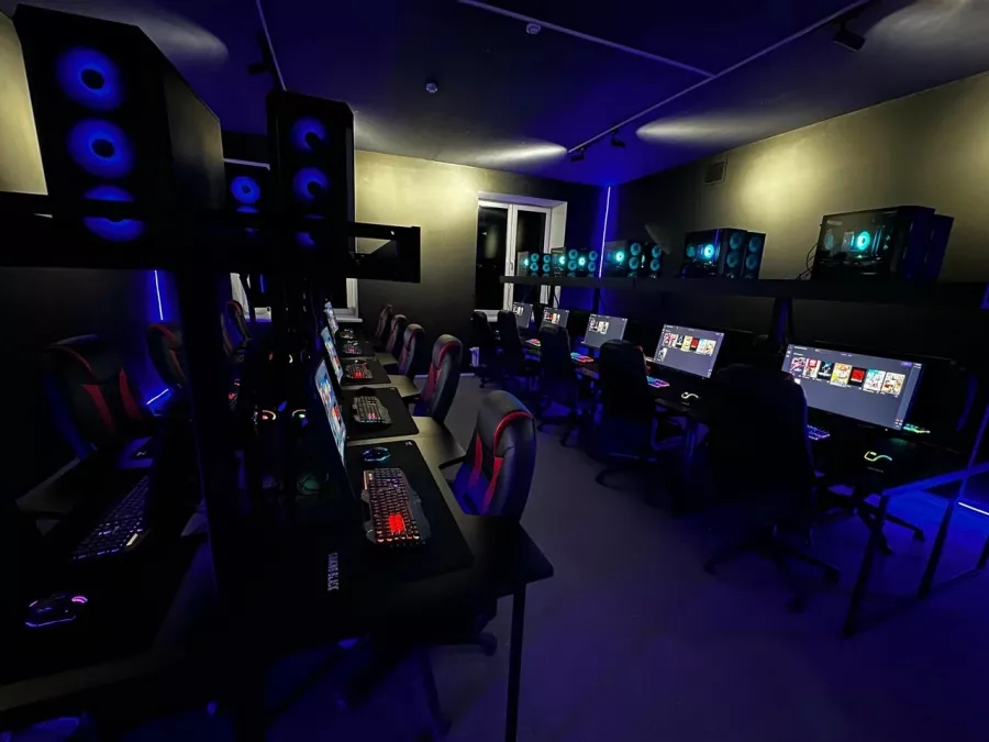 Компьютерный клуб Extreme cyber club в Казани: Киберспорт, Games, Ставкинакиберспорт, Компьютер, Csgo, Dota, Команды, Соревнования,