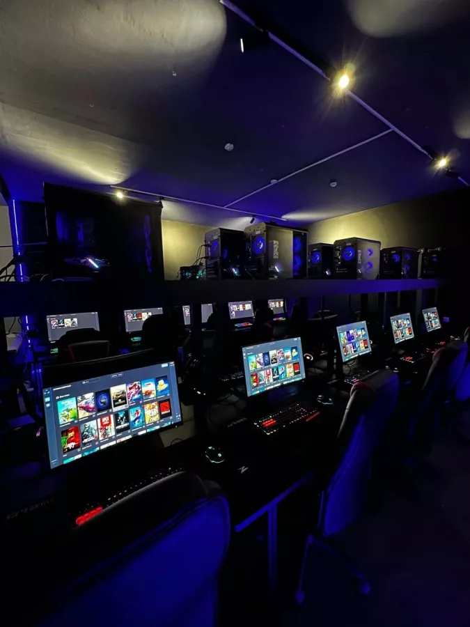 Компьютерный клуб Extreme cyber club в Казани: Киберспорт, Games, Ставкинакиберспорт, Компьютер, Csgo, Dota, Команды, Соревнования,