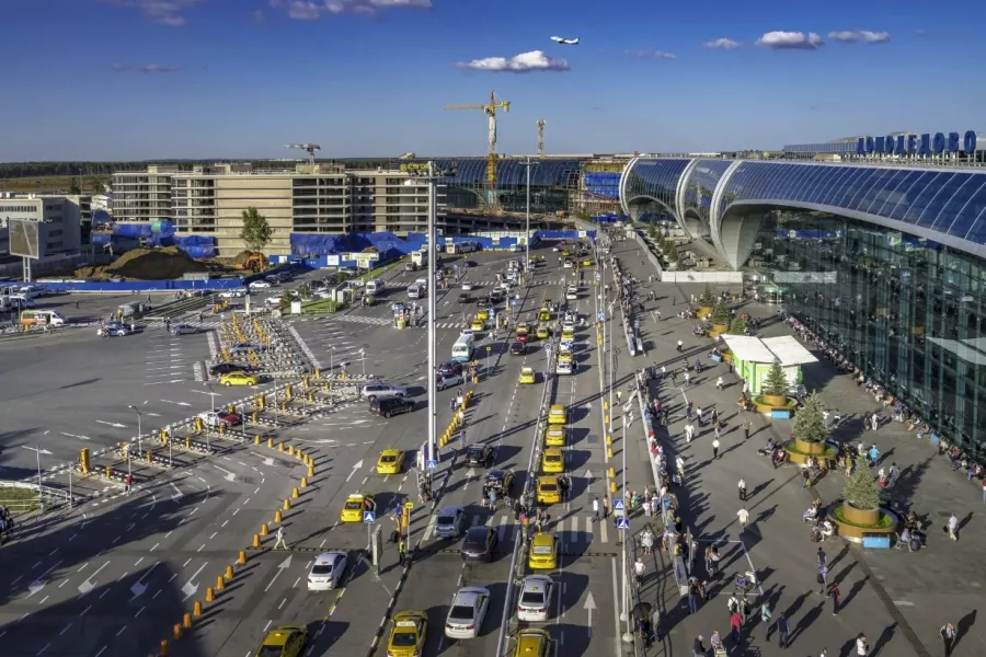 Аэропорт Домодедово в Москве: Аэропорт, На свежем воздухе, Полёт, Самолёт, Вертолёт, Рейс, Багаж, Терминал, Шасси, Лайнер, Аэрофлот,