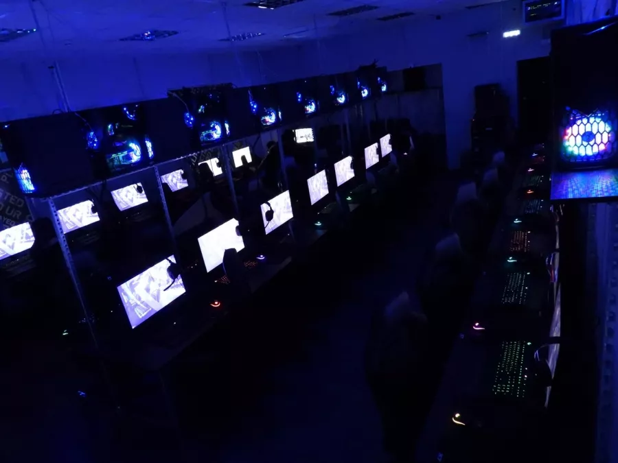 Кибер клуб Community Heroes в Санкт-Петербурге: Киберспорт, Games, Ставкинакиберспорт, Компьютер, Команды, Соревнования,