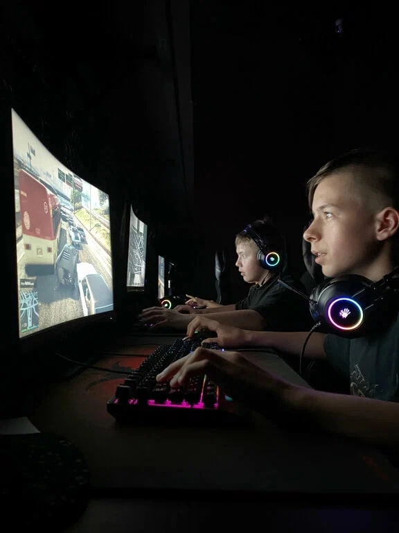 Компьютерный клуб Гринлайн в Новороссийске: Киберспорт, Компьютерный клуб, Соревнования, Игры,