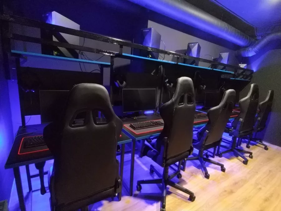 Кибер клуб Antonio Arena на Северной в Геленджике: Киберспорт, Games, Ставкинакиберспрот, Компьютер, Csgo, Dota, Команды, Соревнования,
