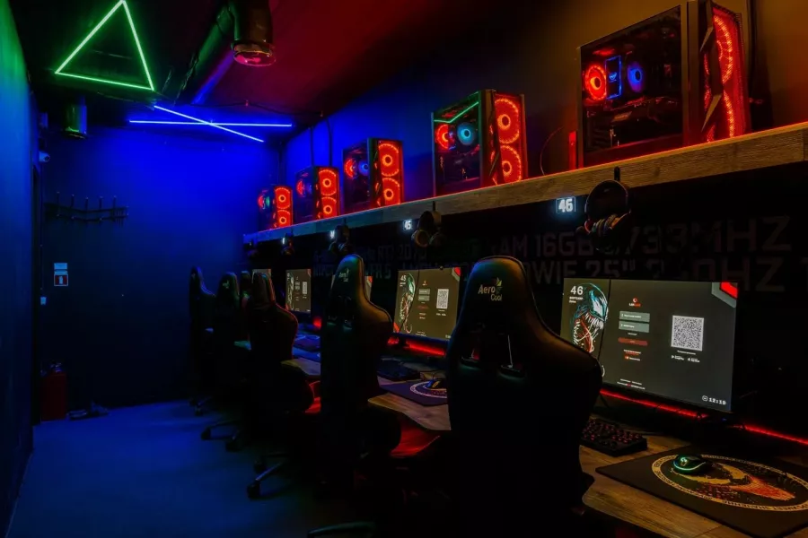 Кибер клуб Venom Cyber Zone на Вернадского в Москве: Киберспорт, Games, Ставкинакиберспорт, Компьютер, Csgo, Dota, Команды, Соревнования,