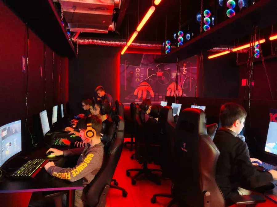 Кибер клуб YouPlay на Сокольническом Кругу в Москве: Киберспорт, Games, Компьютерный клуб, Компьютер, Csgo, Dota, Команды, Соревнования,
