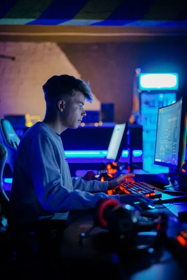 Компьютерный клуб Ваулт 109 в Москве: Киберспорт, Games, Ставкинакиберспорт, Компьютер, Csgo, Dota, Команды, Соревнования,