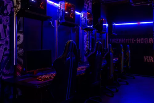 Компьютерный клуб Jat Play в Москве