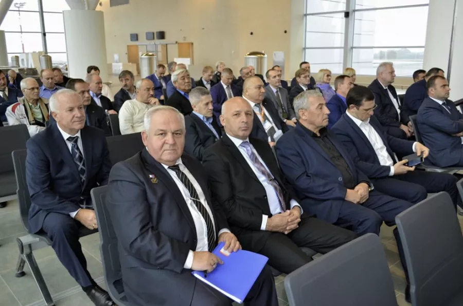 Аэропорт Нальчик в Нальчике: Купить билет, Аэропорт, Кафе, На свежем воздухе, Полёт, Самолёт, Воздух, Билет, Рейс, Багаж, Терминал, Лайнер, Турист,