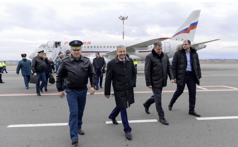 Аэропорт Владикавказ в Владикавказе: Аэропорт, На свежем воздухе, Полёт, Купить билет, Рейс, Багаж, Терминал, Чилим, Кафе, Турист, Лайнер,