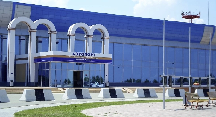 Аэропорт Махачкала в Махачкале: Аэропорт, На свежем воздухе, Воздух, Билет, Кафе, Купить билет, Рейс, Багаж, Чилим, Турист, Лайнер,