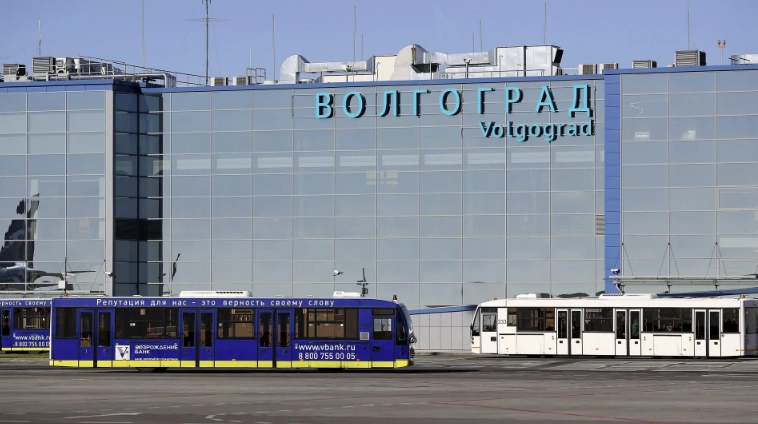 Аэропорт Волгоград в Волгограде: Кафе, Купить билет, Аэропорт, На свежем воздухе, Полёт, Самолёт, Воздух, Вертолёт, Рейс, Багаж, Терминал, Чилим, Шасси, Турист,