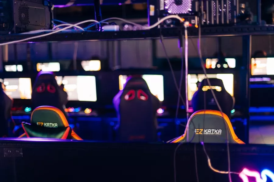 Компьютерный клуб EZ KATKA в Москве: Киберспорт, Games, Компьютерный клуб, Компьютер, Csgo, Dota, Команды, Соревнования, Ставкинакиберспорт, Друзья,
