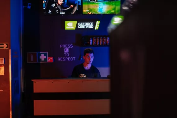 Компьютерный клуб "EZ KATKA"