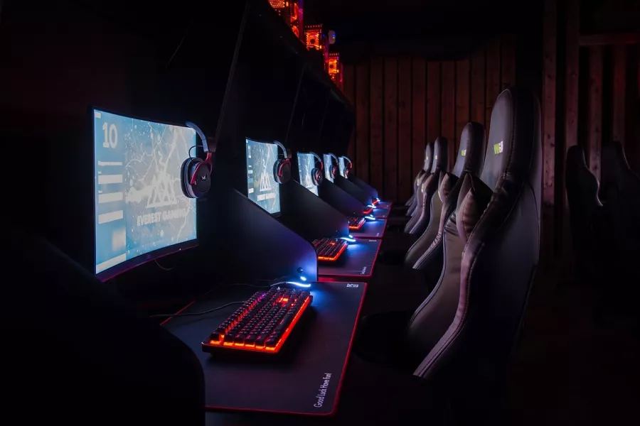 Кибер клуб Everest Gaming в Москве: Киберспорт, Games, Компьютерный клуб, Компьютер, Csgo, Dota, Команды, Соревнования, Ставкинакиберспорт, Друзья,
