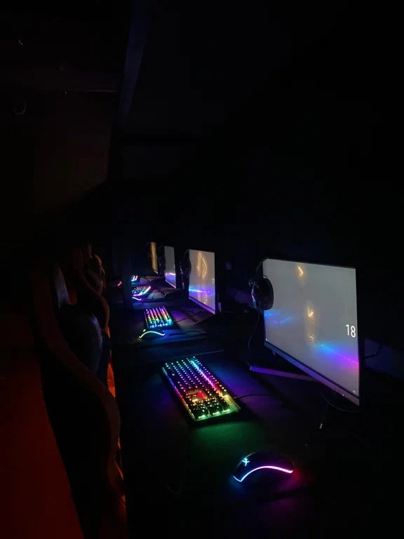 Кибер клуб SavePoint на Юрловском в Москве: Киберспорт, Games, Компьютерный клуб, Компьютер, Csgo, Dota, Команды, Соревнования, Ставкинакиберспорт, Друзья,