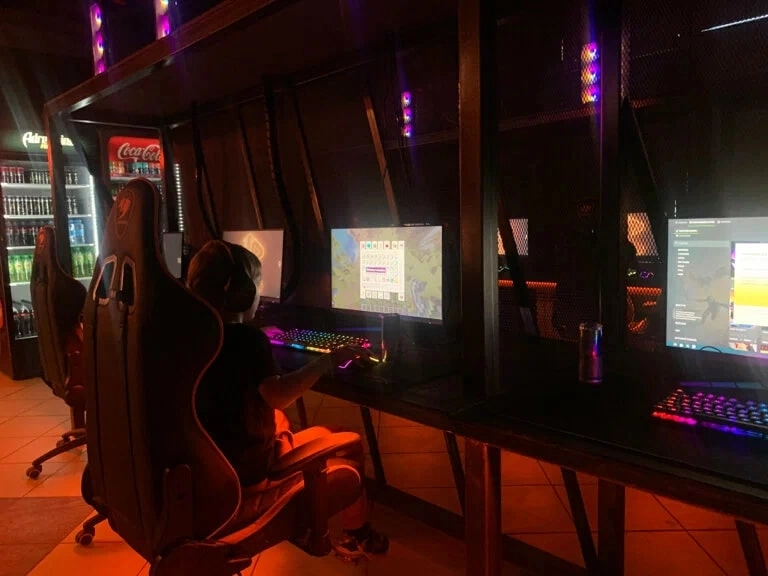 Кибер клуб SavePoint на Юрловском в Москве: Киберспорт, Games, Компьютерный клуб, Компьютер, Csgo, Dota, Команды, Соревнования, Ставкинакиберспорт, Друзья,