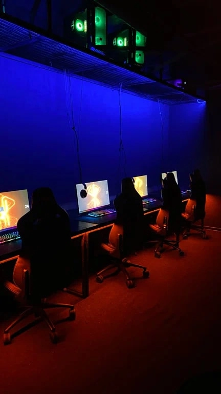 Кибер клуб SavePoint на Дмитровском в Москве: Киберспорт, Games, Компьютерный клуб, Компьютер, Csgo, Dota, Команды, Соревнования, Ставкинакиберспорт, Друзья,